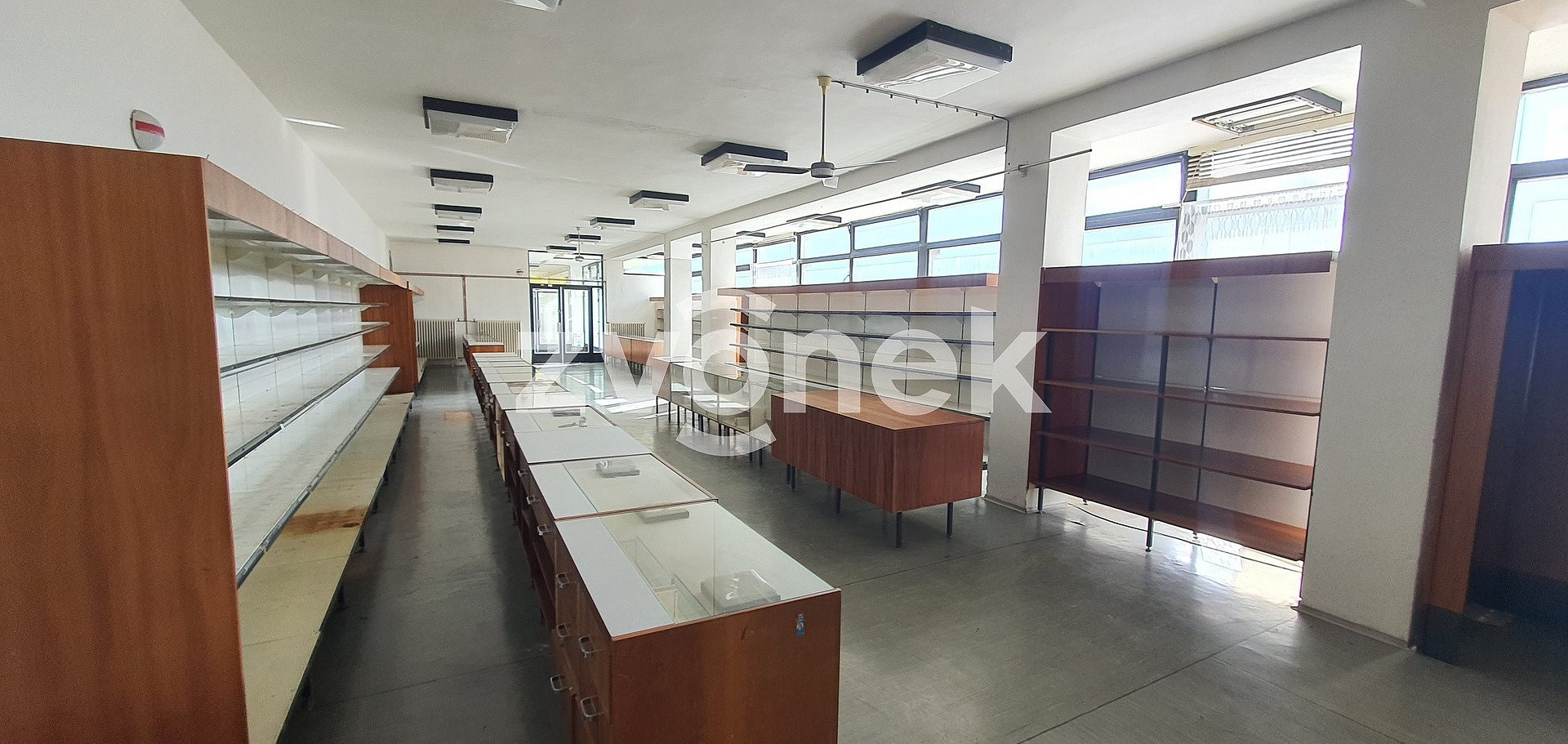 Pronájem obchodních prostor 320 m² – fotografie 2