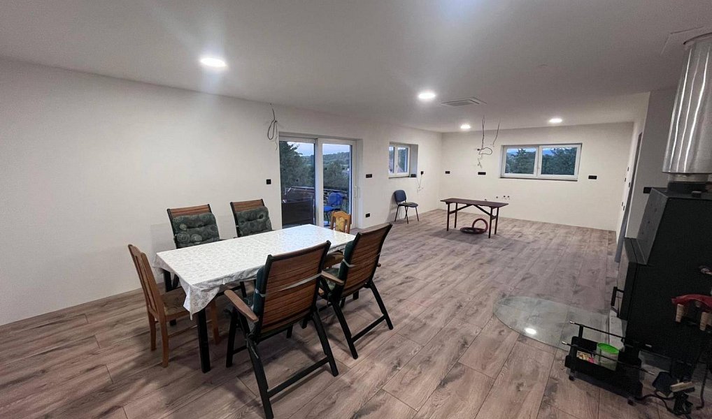Prodej domu 258 m² s pozemkem 1 924 m², Holedeč – náhled fotky 5