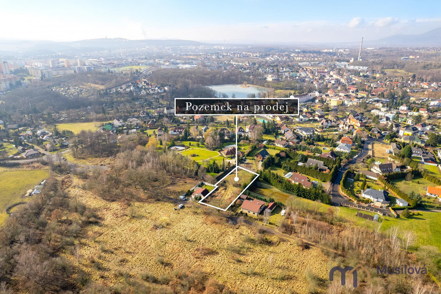 Prodej stavebního pozemku 1 738 m²