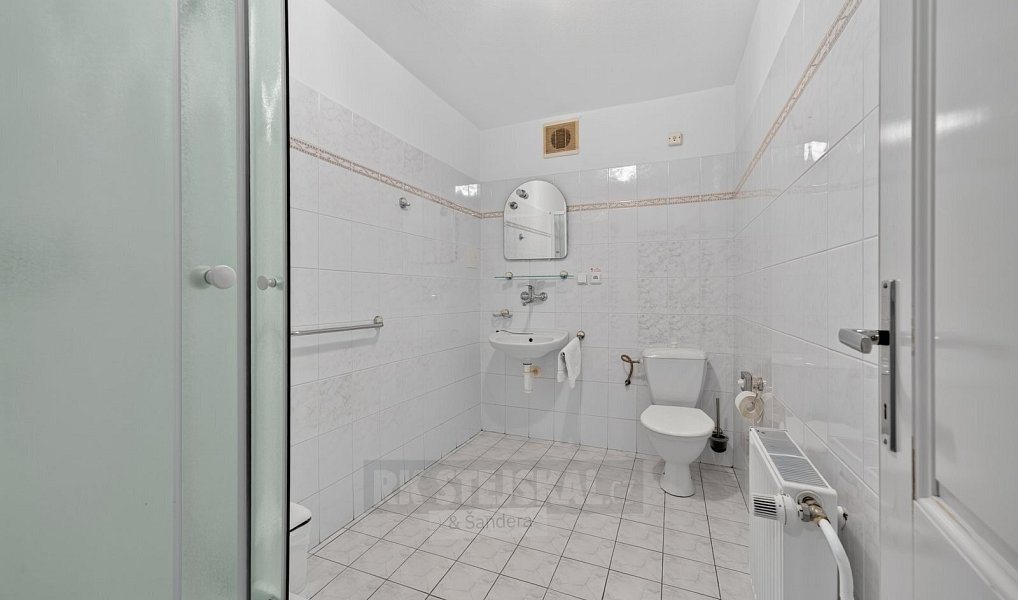 Prodej ubytovacího objektu 1 750 m², Rožmberk nad Vltavou – náhled fotky 23