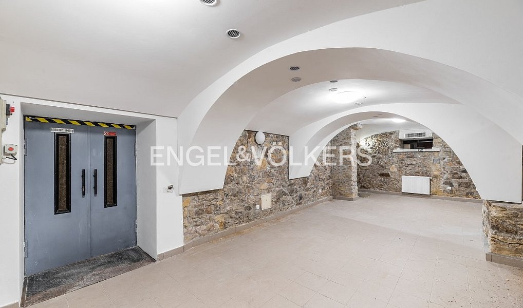 Pronájem kanceláře 134 m², Praha – náhled fotky 3