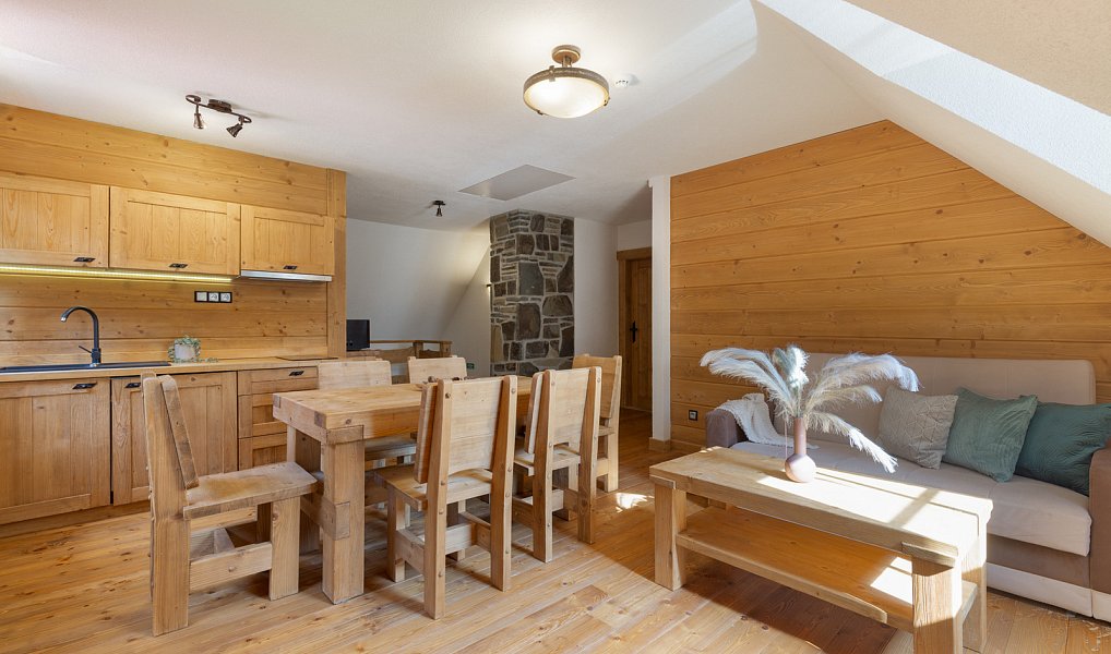 Prodej ubytovacího objektu 155 m², Karolinka – náhled fotky 6