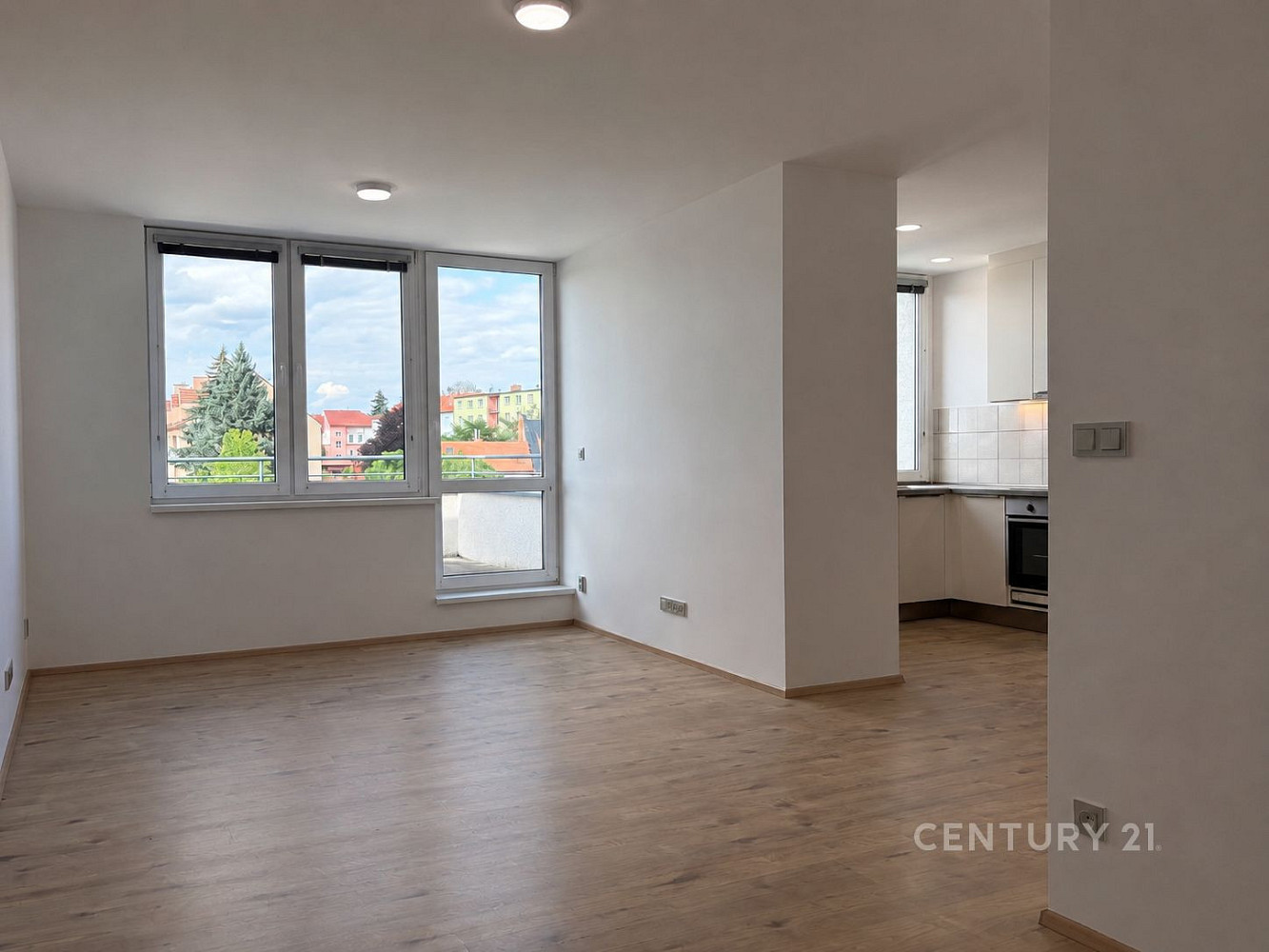 Pronájem bytu 2+kk 43 m² – fotografie 3