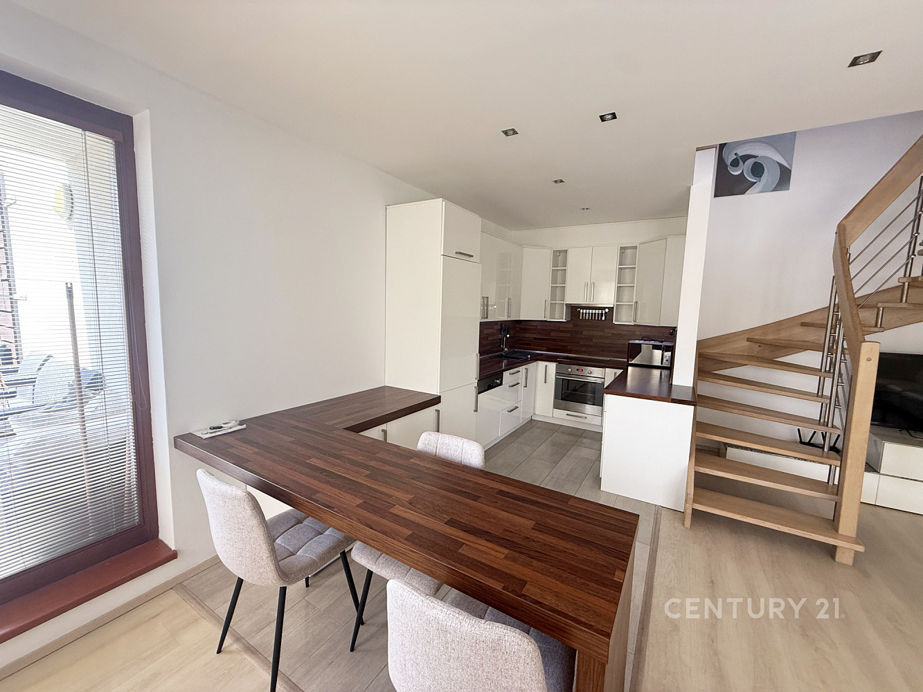 Pronájem bytu 3+kk 110 m² — photo 2