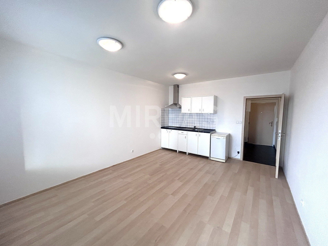 Pronájem bytu 1+kk 38 m² – fotografie 4