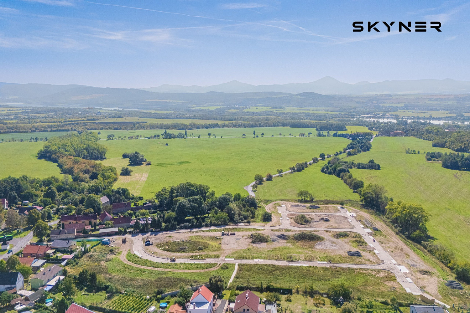 Prodej stavebního pozemku 1 015 m² – fotografie 2