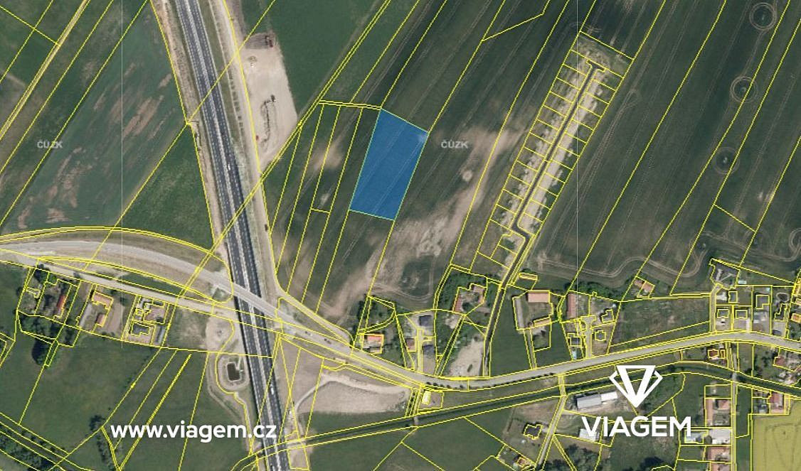 Prodej pole 1 992 m²
