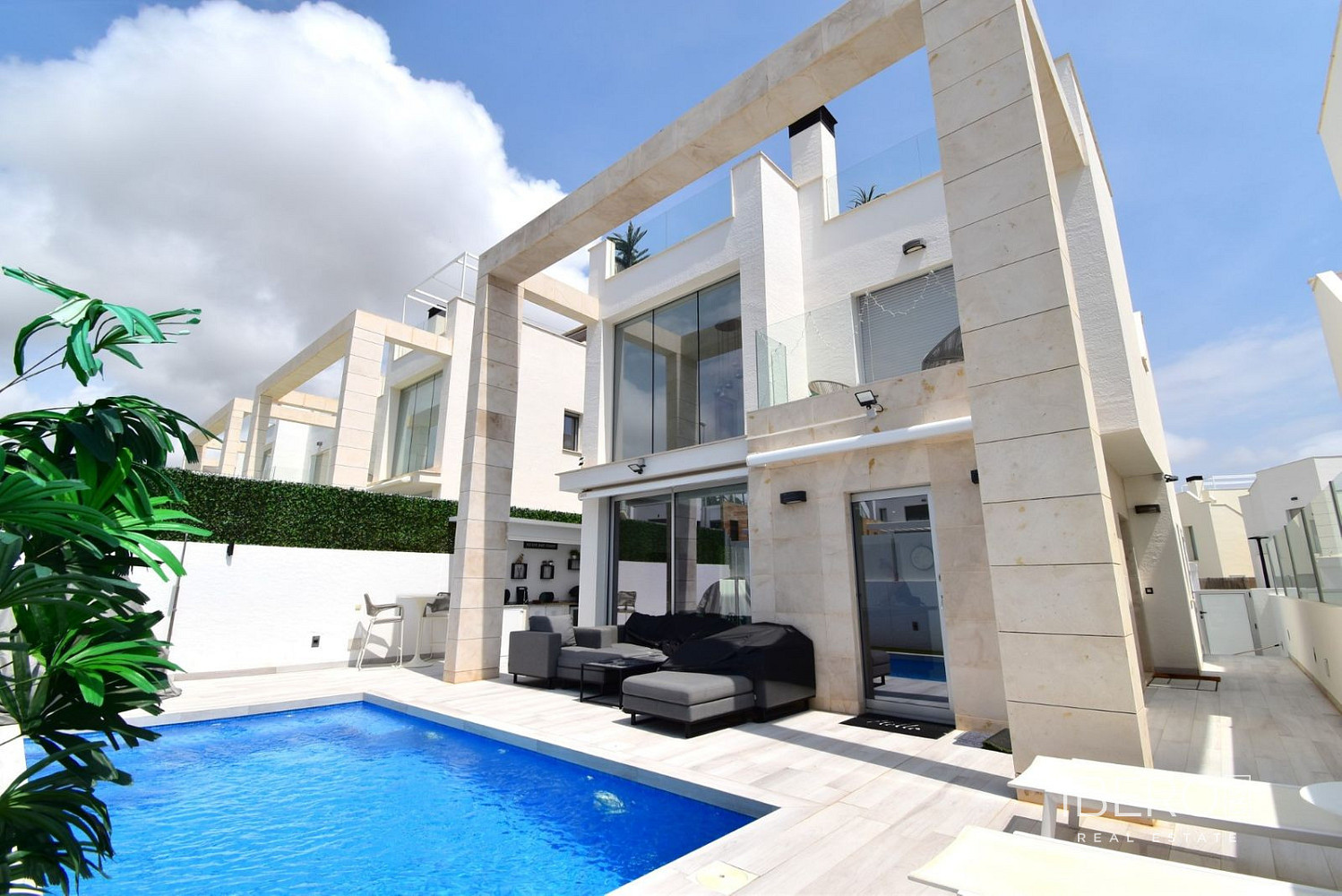 Prodej domu 181 m² s pozemkem 217 m²