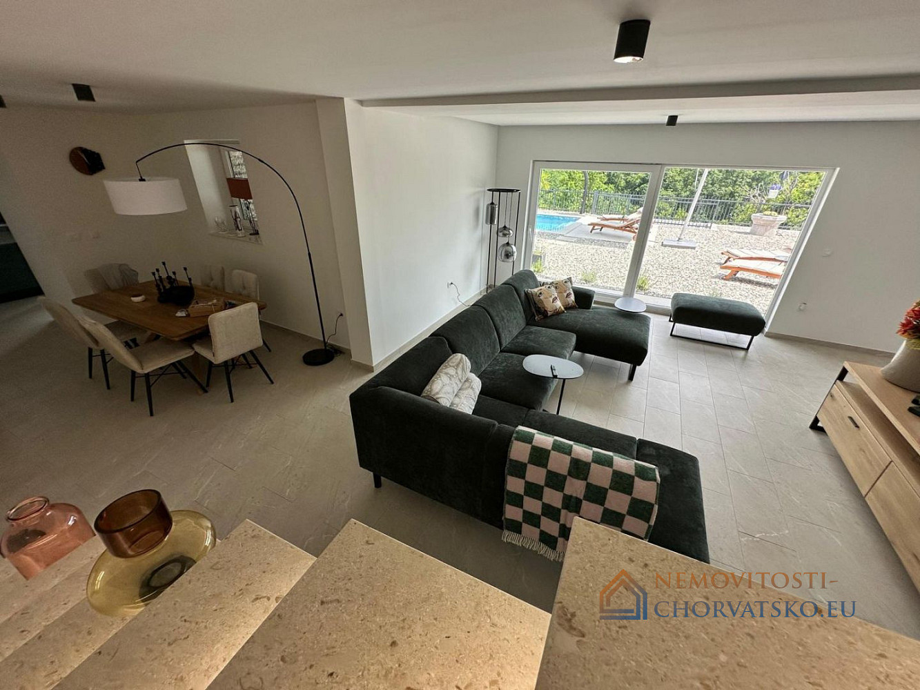 Prodej domu 328 m² s pozemkem 870 m² - Aanzicht 6