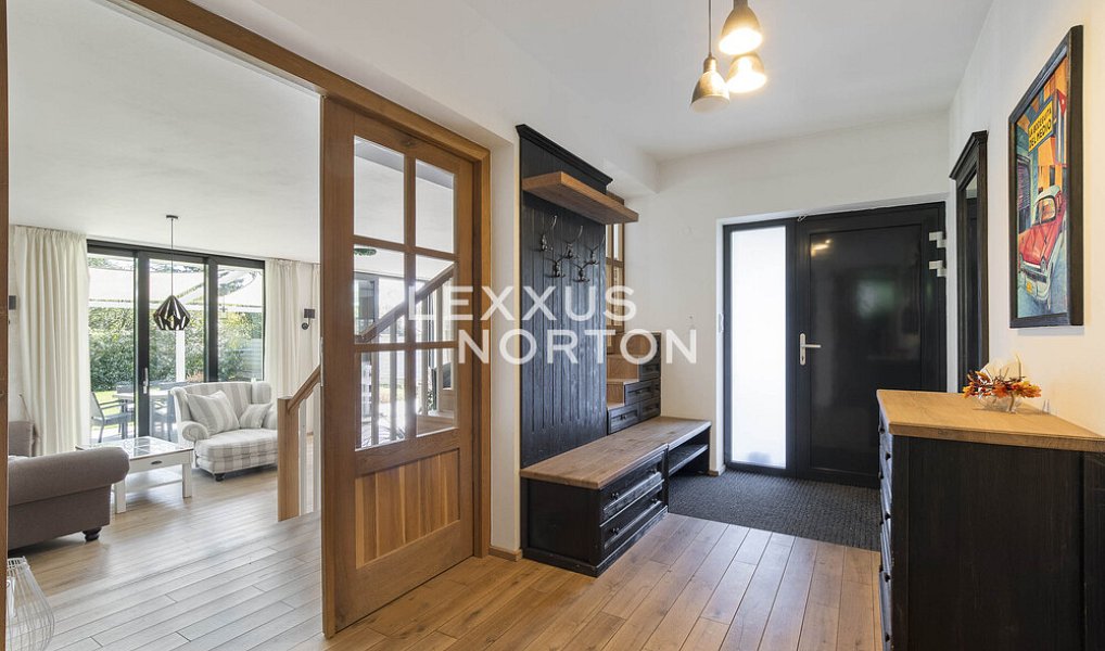 Prodej domu 199 m² s pozemkem 599 m², Ohrobec – náhled fotky 5