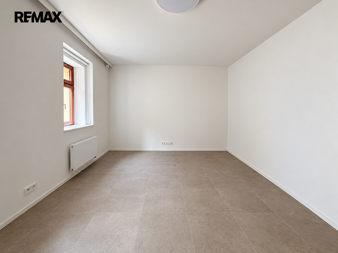 Pronájem bytu 2+kk 41 m² – fotografie 2