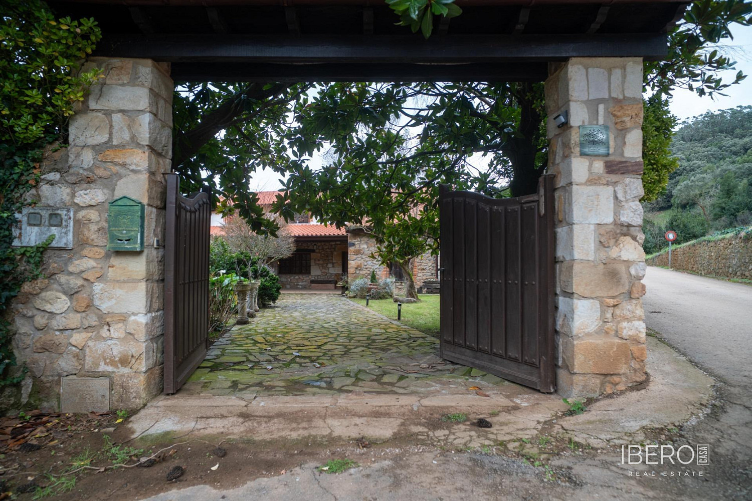 Prodej domu 1 593 m² s pozemkem 1 249 m²
