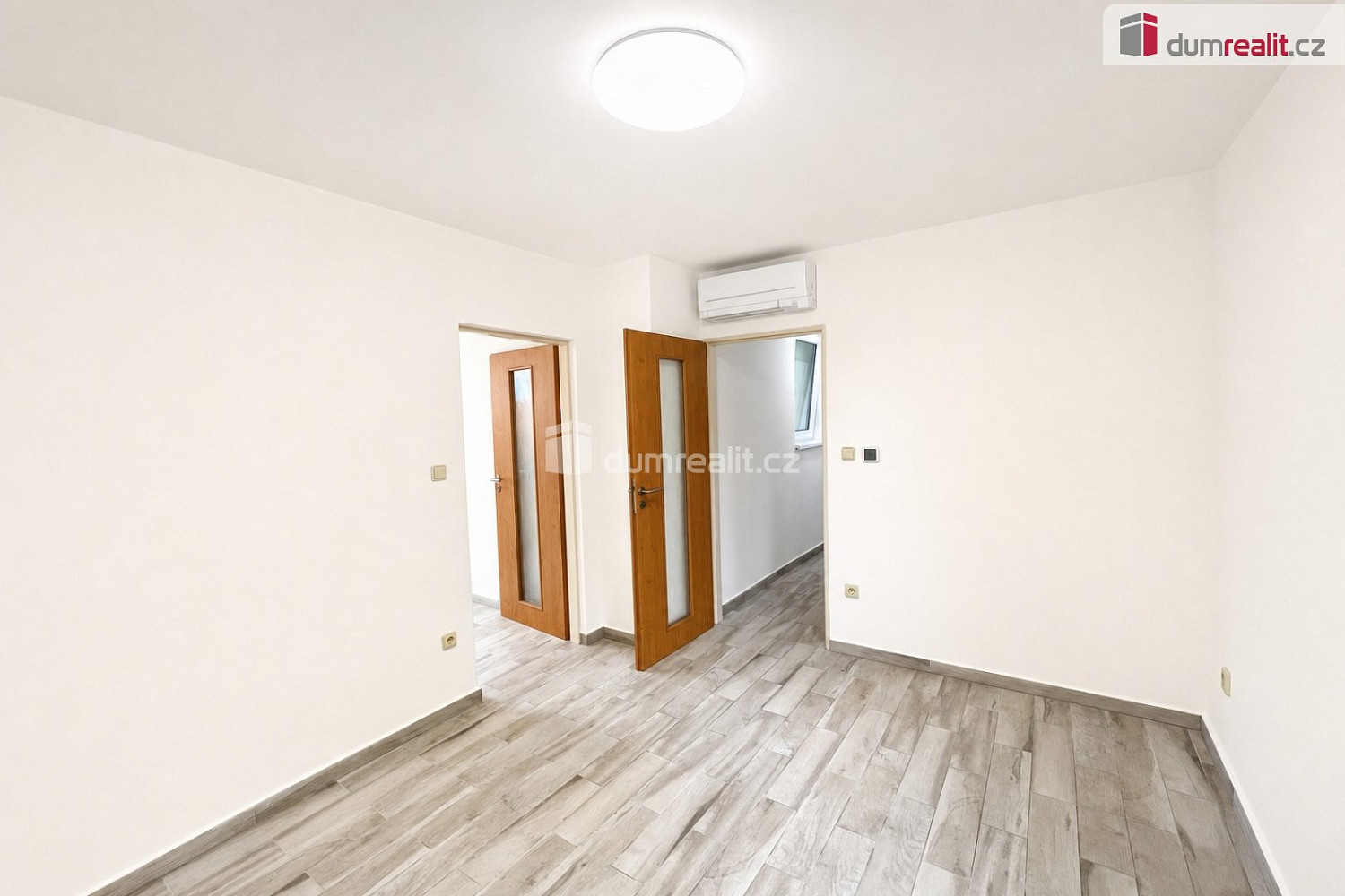 Pronájem bytu 2+1 38 m² – fotografie 3