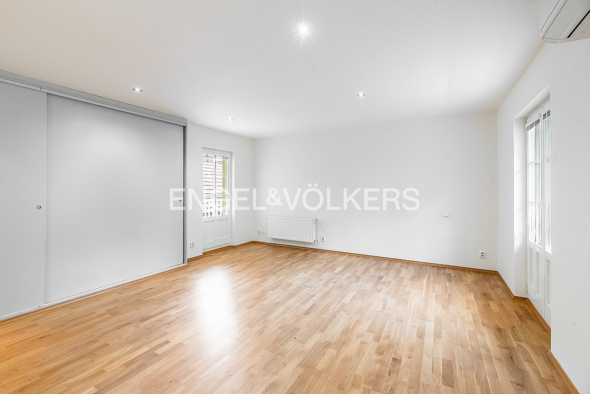 Pronájem domu 302 m² s pozemkem 737 m² — photo 5