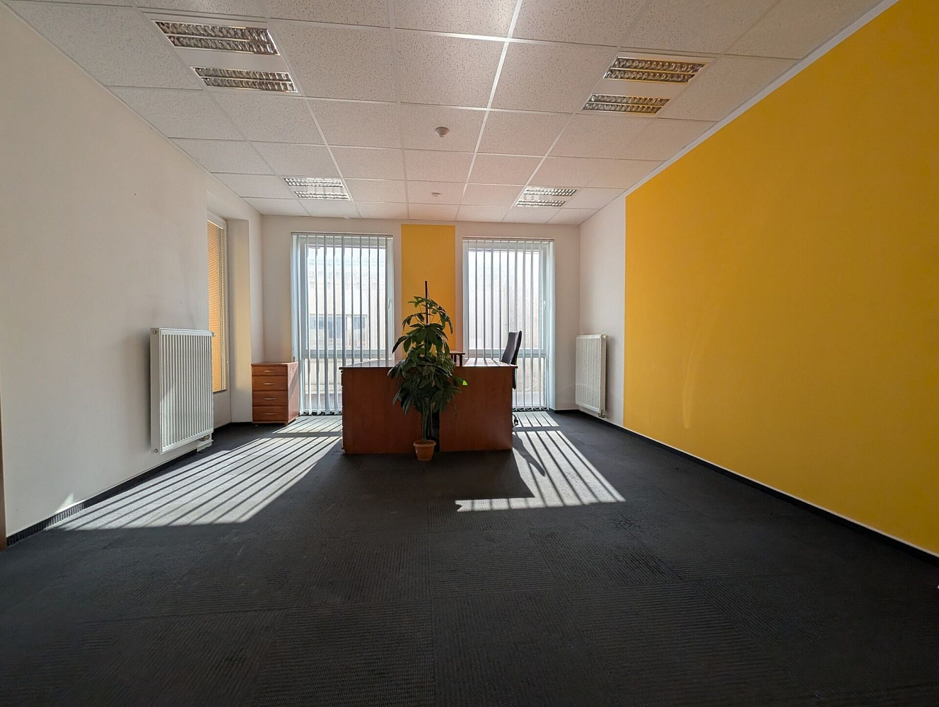 Pronájem kanceláře 68 m² – fotografie 3
