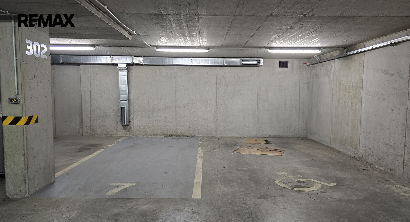 Parkovací stání v atraktivní lokalitě – fotografie 4