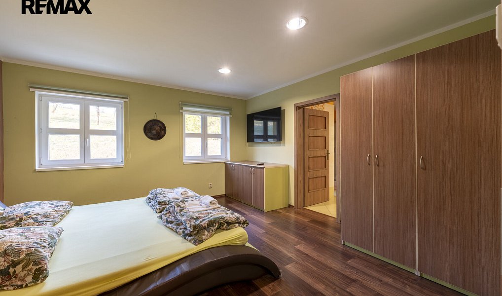 Prodej domu 525 m² s pozemkem 35 000 m², Liptál – náhled fotky 16