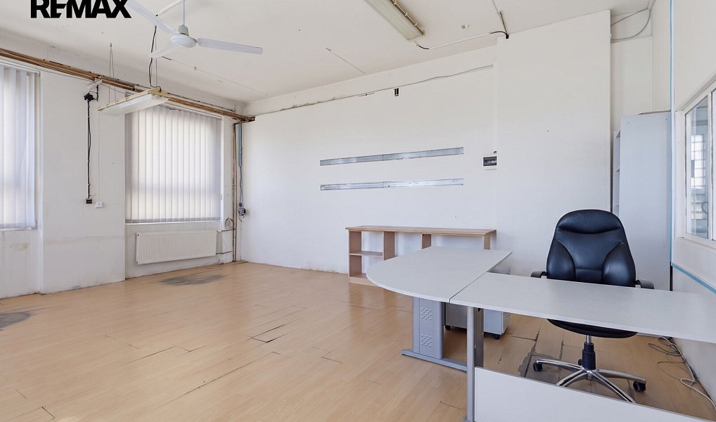 Pronájem výrobních prostor 2 350 m², Aš – náhled fotky 11
