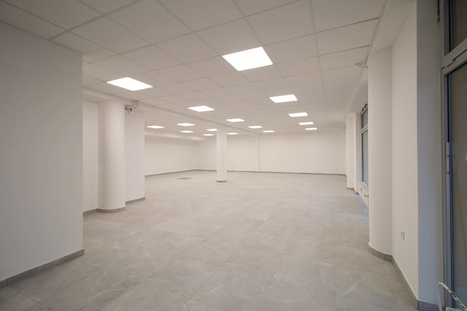 Pronájem obchodních prostor 180 m² – fotografie 4
