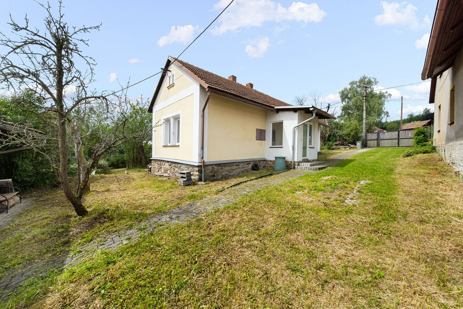 Prodej domu 77 m² s pozemkem 907 m² — photo 2
