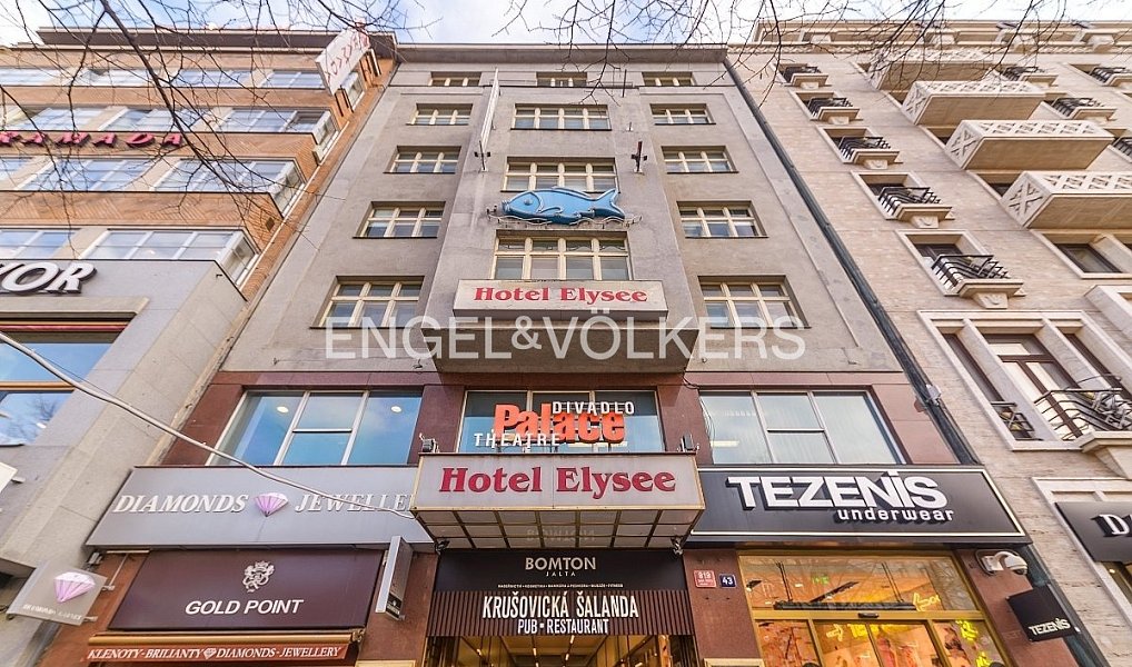Pronájem kanceláře 92 m², Praha – fotka 1 z 12