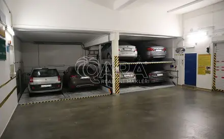Pronájem parkovacího místa kousek od Václavského náměstí, Štěpánská, Praha 1 - Nové Město