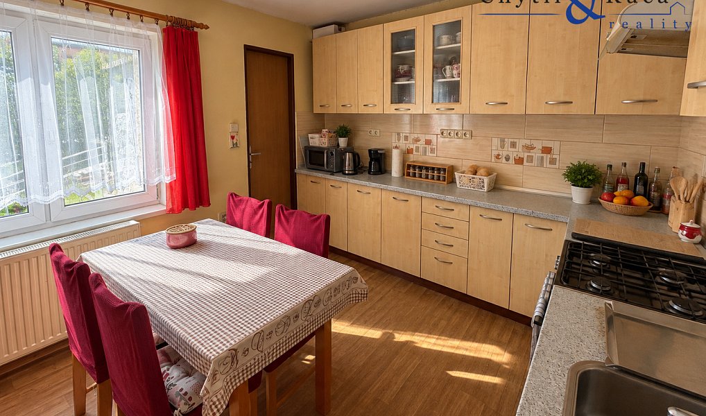 Prodej domu 200 m² s pozemkem 1 800 m², Sušice – náhled fotky 2