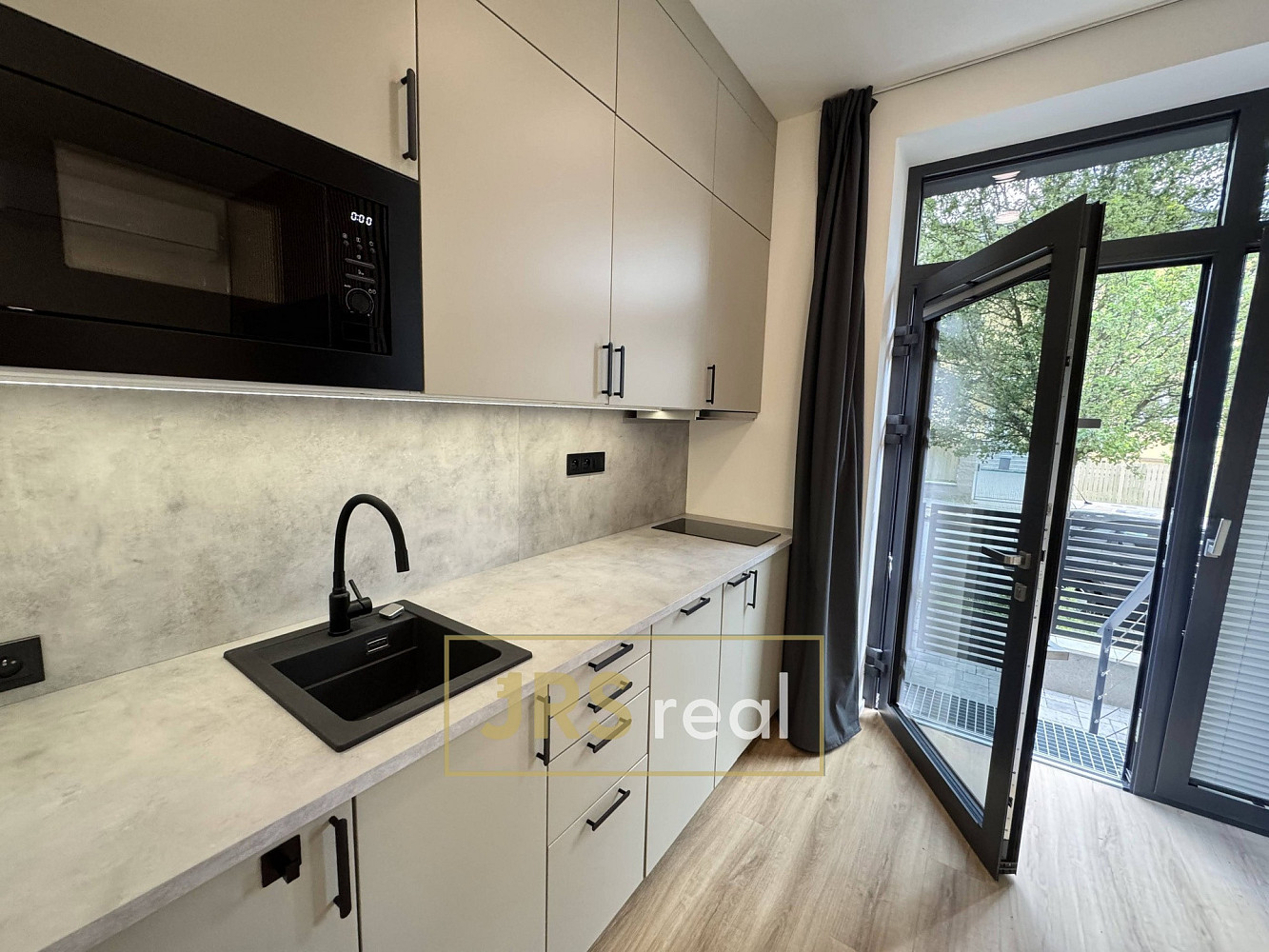 Pronájem bytu 1+kk 22 m² – další