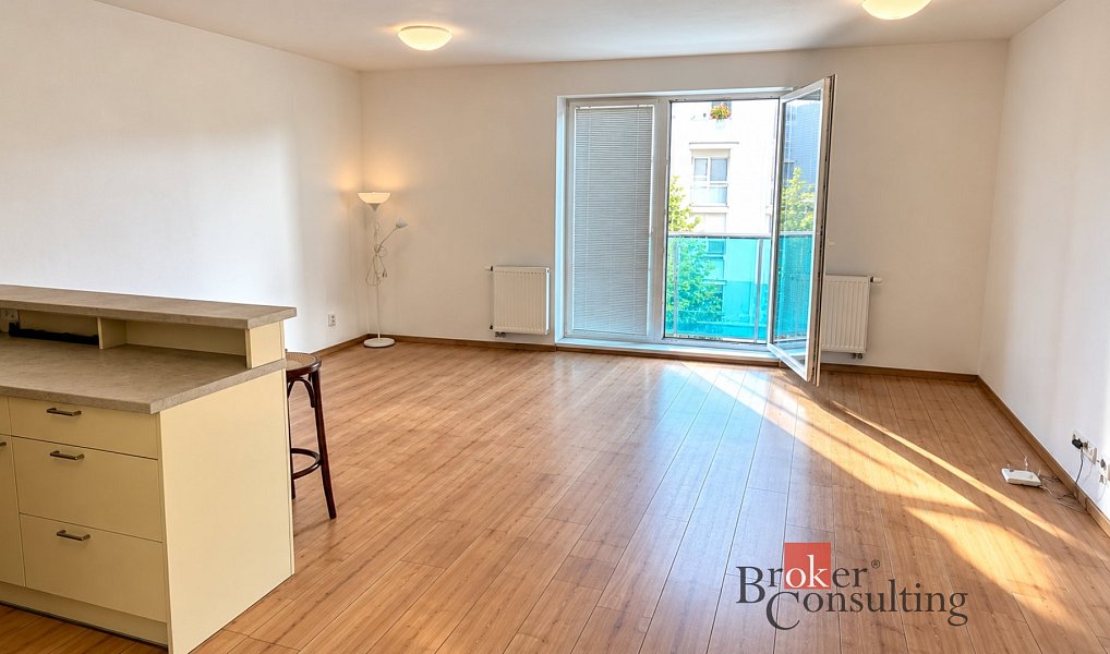 Pronájem bytu 2+kk 67 m², Jesenice – náhled fotky 2