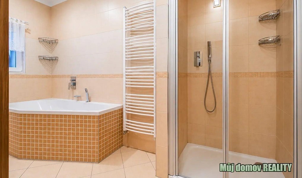 Pronájem domu 1 300 m² s pozemkem 1 022 m², Praha – náhled fotky 3