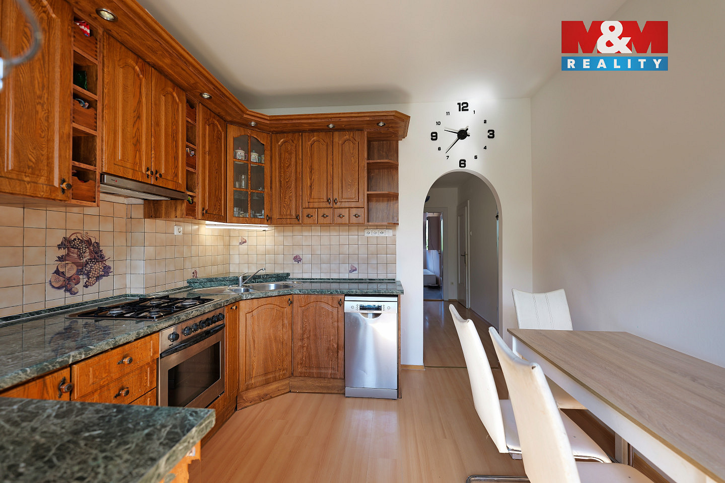 Prodej domu 180 m² s pozemkem 426 m² — photo 2