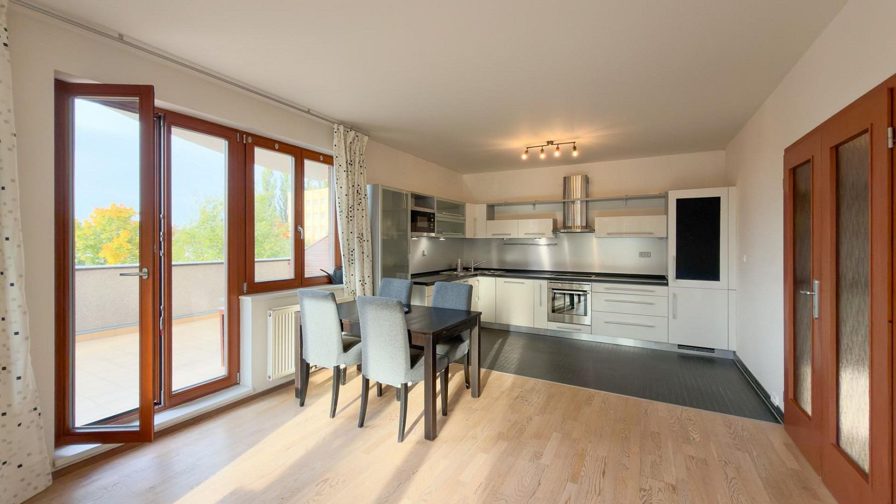 Pronájem bytu 2+kk 61 m² – fotografie 2