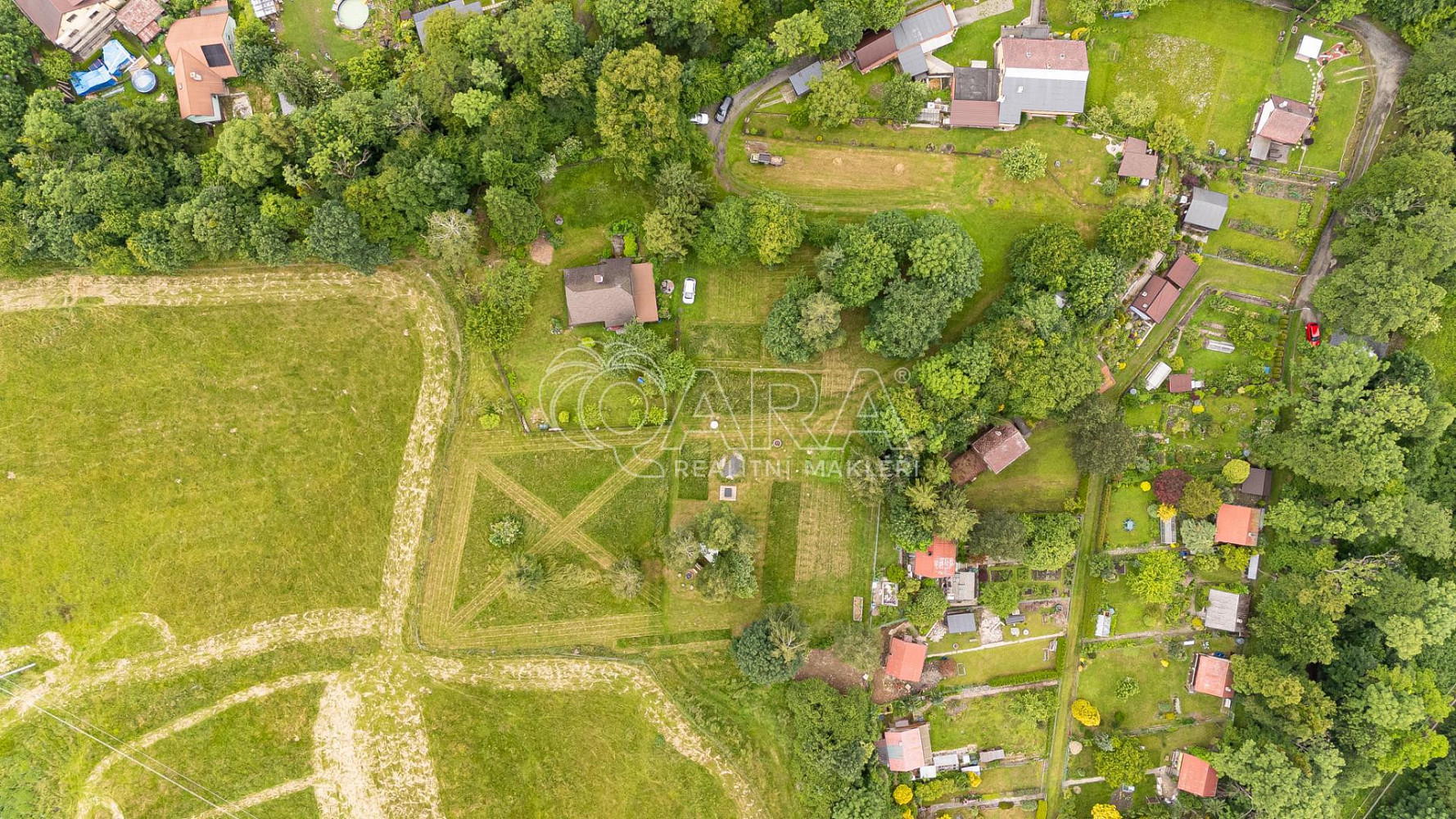 Prodej stavebního pozemku 3 674 m² – fotografie 2