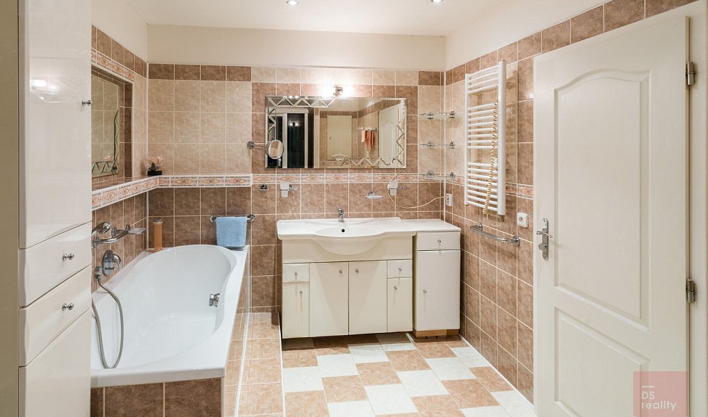 Prodej bytu 3+1 120 m², Praha – náhled fotky 13