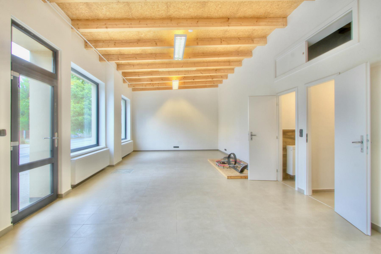 Pronájem obchodních prostor 70 m² — photo 2