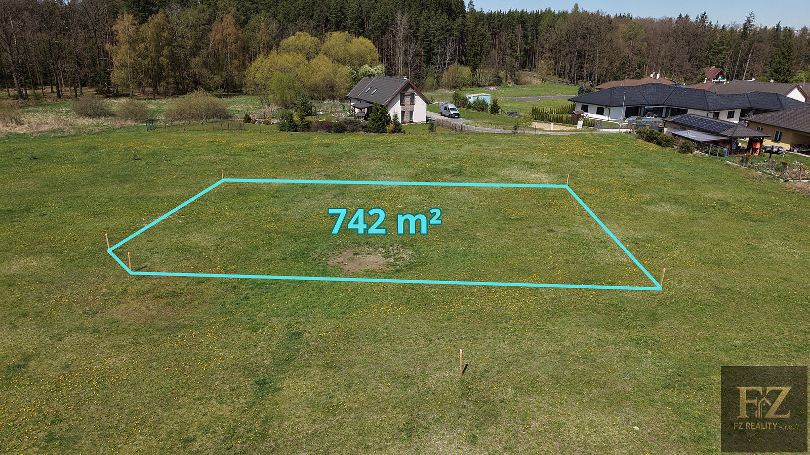 Prodej stavebního pozemku 742 m² – fotografie 5