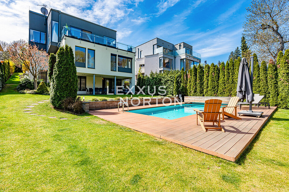 Prodej domu 337 m² s pozemkem 1 069 m²