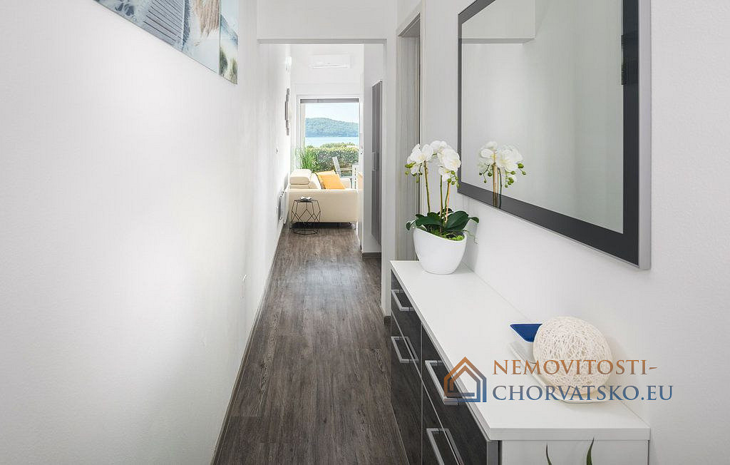 Prodej domu 260 m² s pozemkem 570 m² - Widok 5