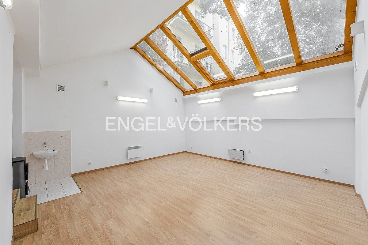 Pronájem kanceláře 55 m² – fotografie 2