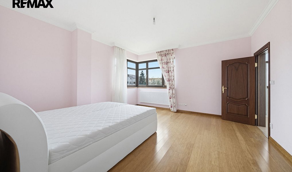 Prodej domu 363 m² s pozemkem 1 608 m², Jesenice – náhled fotky 25