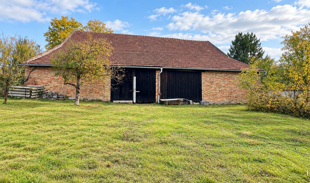 Prodej stavebního pozemku 900 m², Uhřice – náhled fotky 3