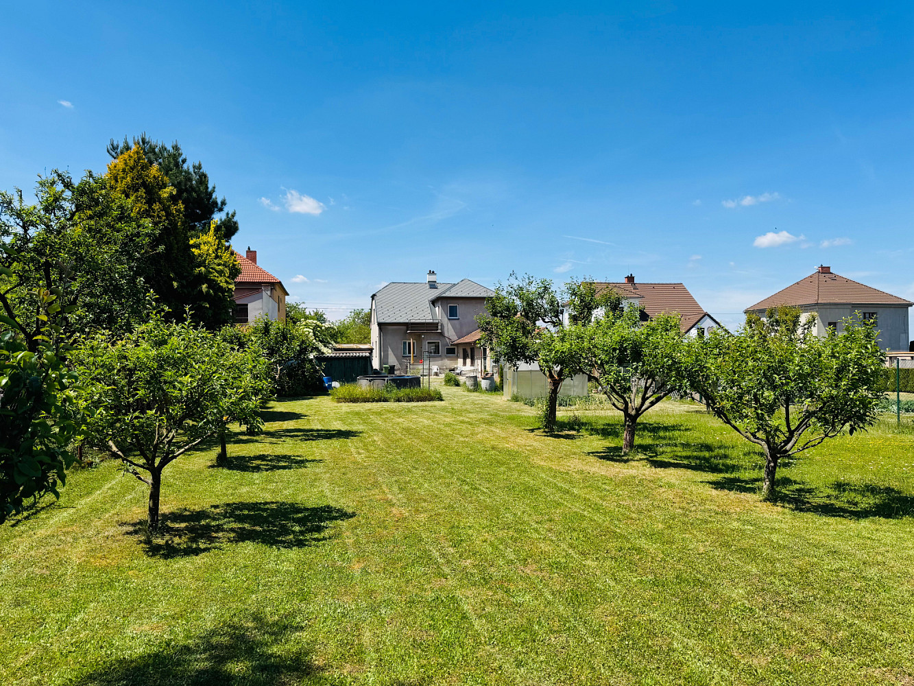 Prodej domu 240 m² s pozemkem 1 207 m² — photo 2