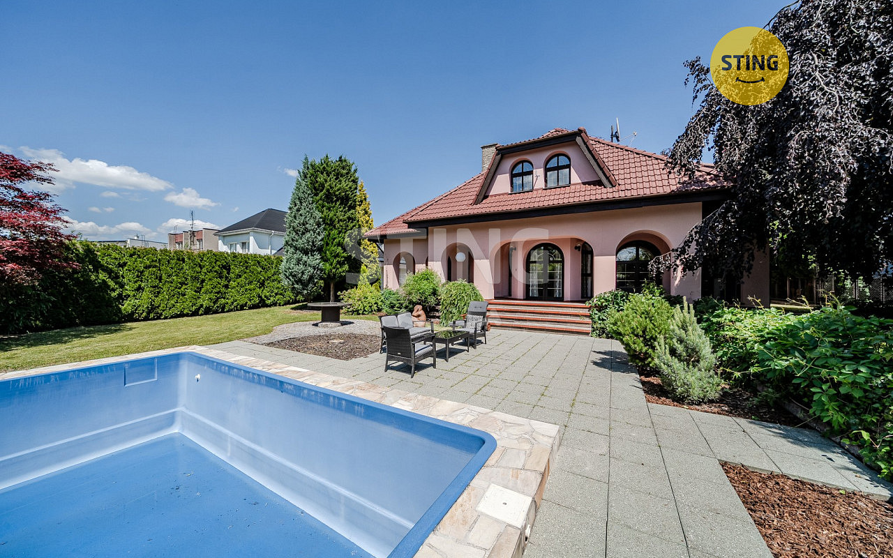 Prodej domu 249 m² s pozemkem 2 385 m²