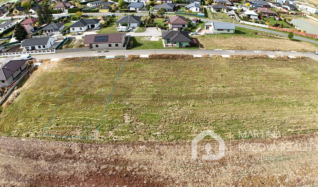 Prodej stavebního pozemku 1 048 m², Lišov – náhled fotky 2