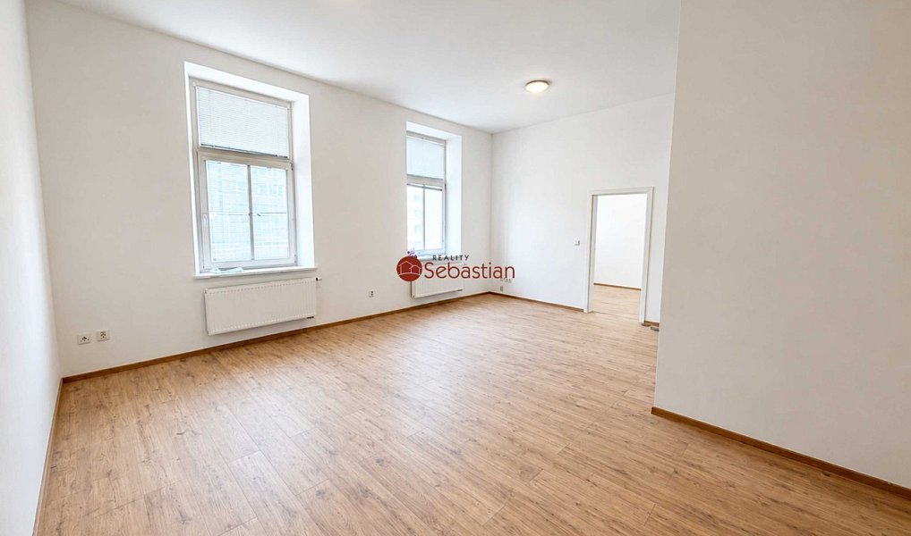 Pronájem kanceláře 71 m², Pardubice – náhled fotky 2