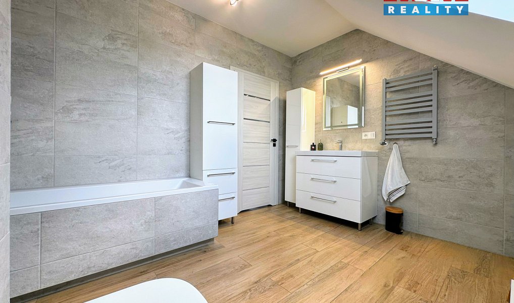 Prodej domu 180 m² s pozemkem 998 m², Petrovice u Karviné – náhled fotky 14