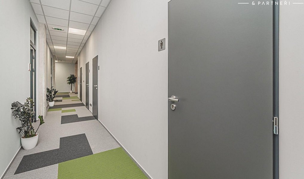 Pronájem kanceláře 250 m², Hradec Králové – náhled fotky 25
