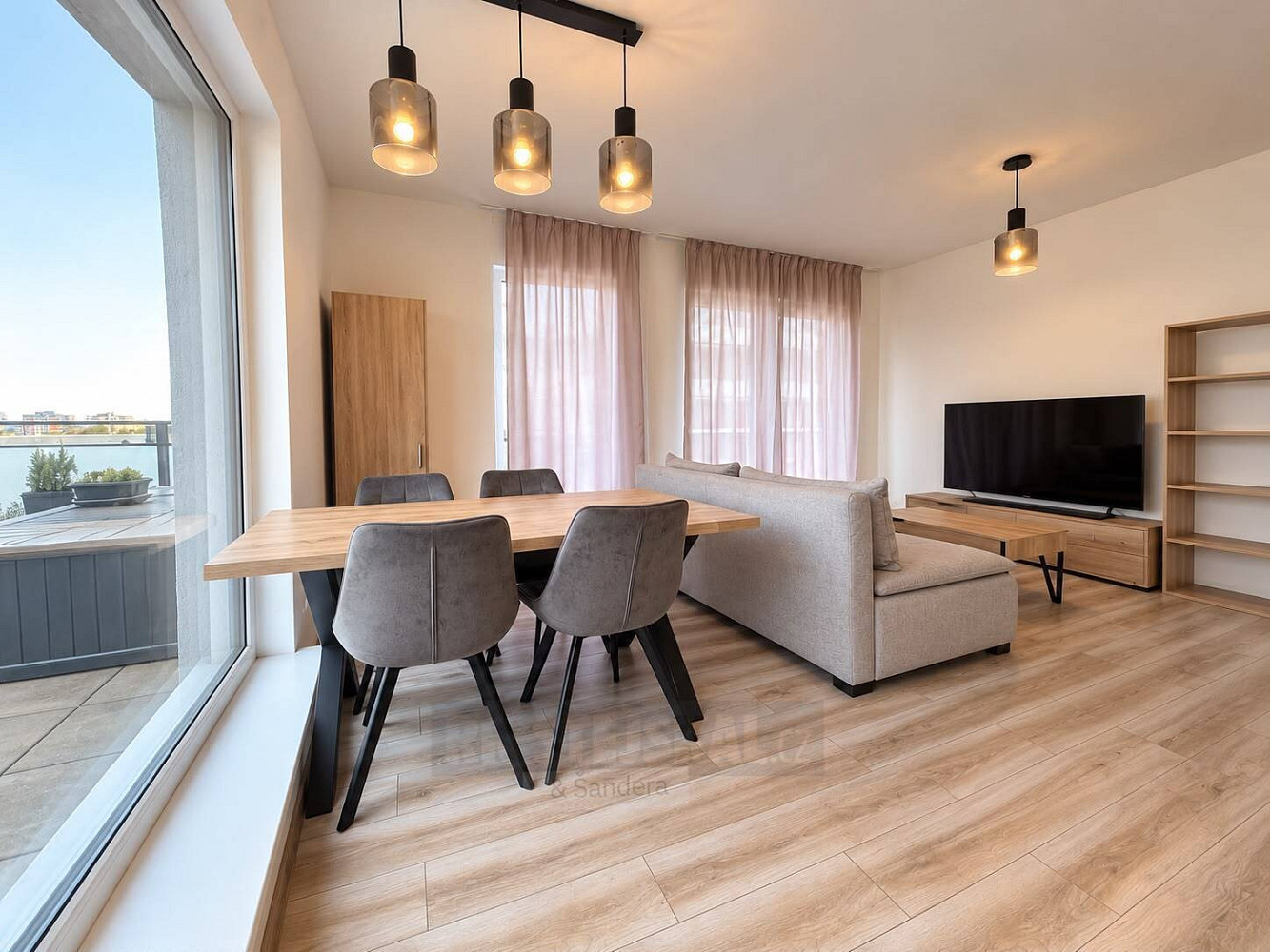 Pronájem bytu 2+kk 56 m² – fotografie 2