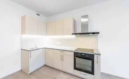 Pronájem bytu 1+kk 35 m², Poděbradská, Praha 9