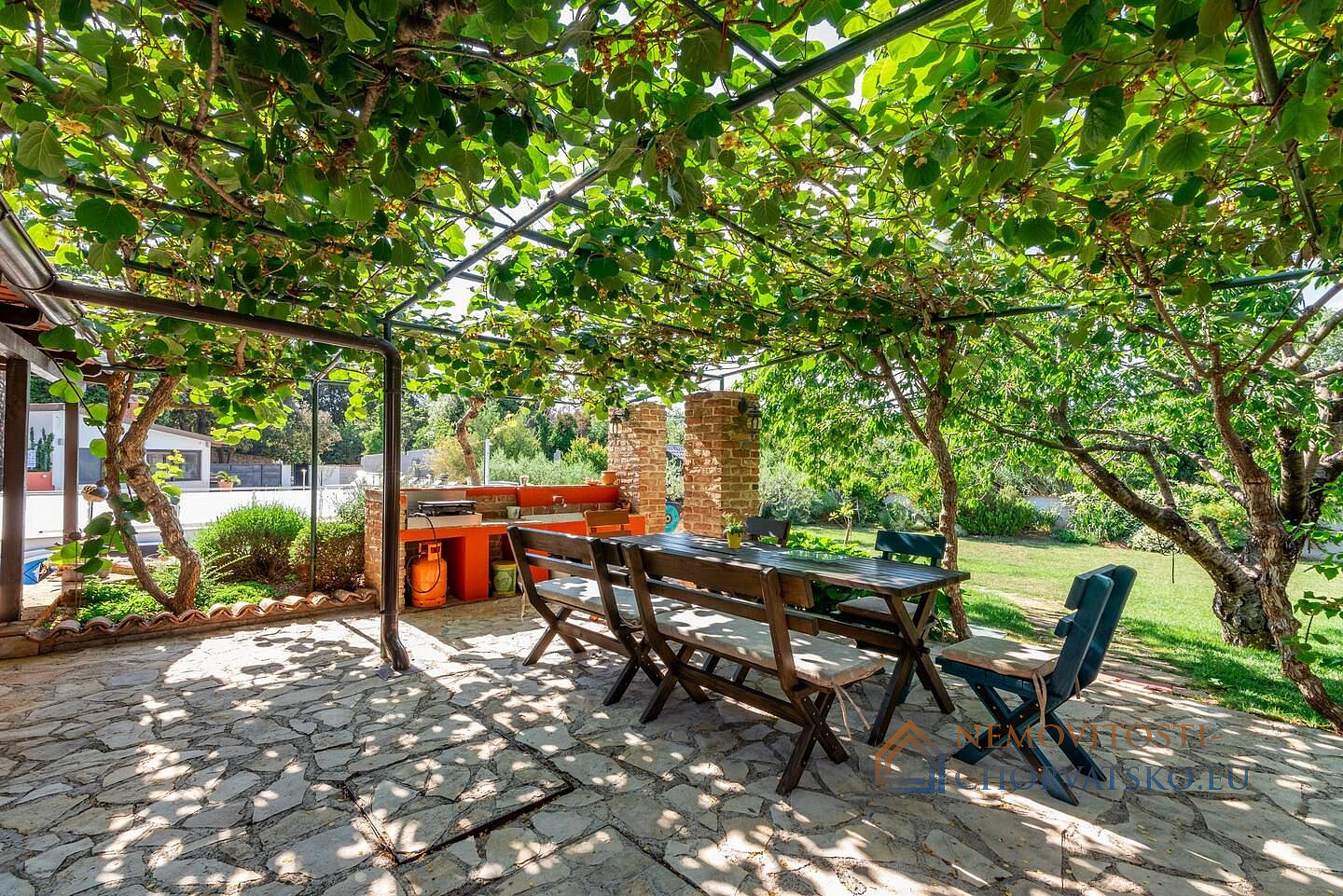 Prodej domu 500 m² s pozemkem 3 510 m² - View 4